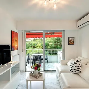  Apartment 2 Pieces Au Calme Proche Martinez Avec Parking Prive