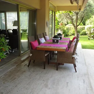 Bed & Breakfast Feline, Cannes