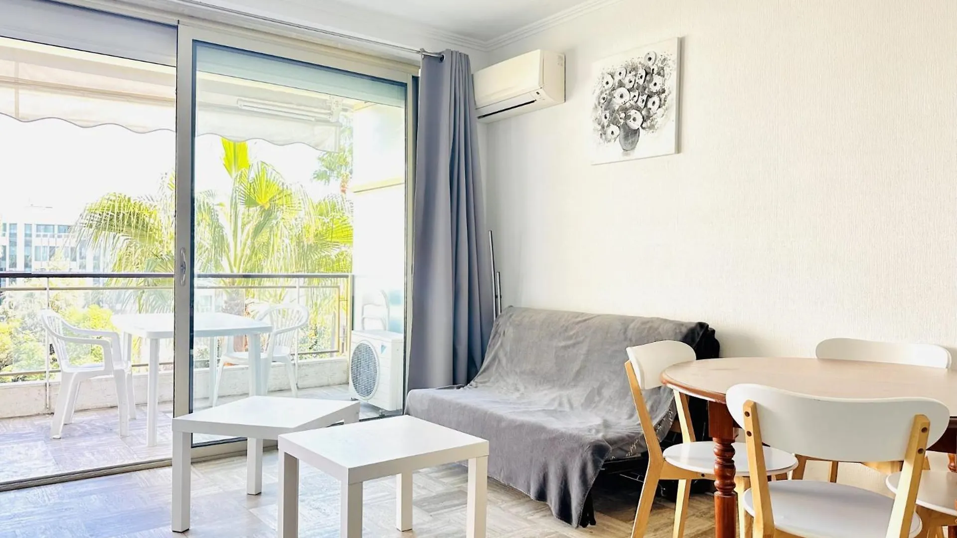 Grand Hotel - Studio Croisette Cannes 0*,  Francja